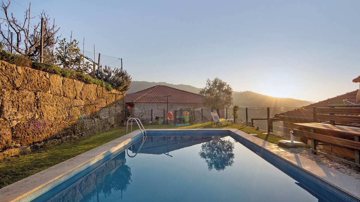 Resende Villa | Country House 'Quinta Do Sonho' with Mountain View, Wi-Fi and Air Conditioning