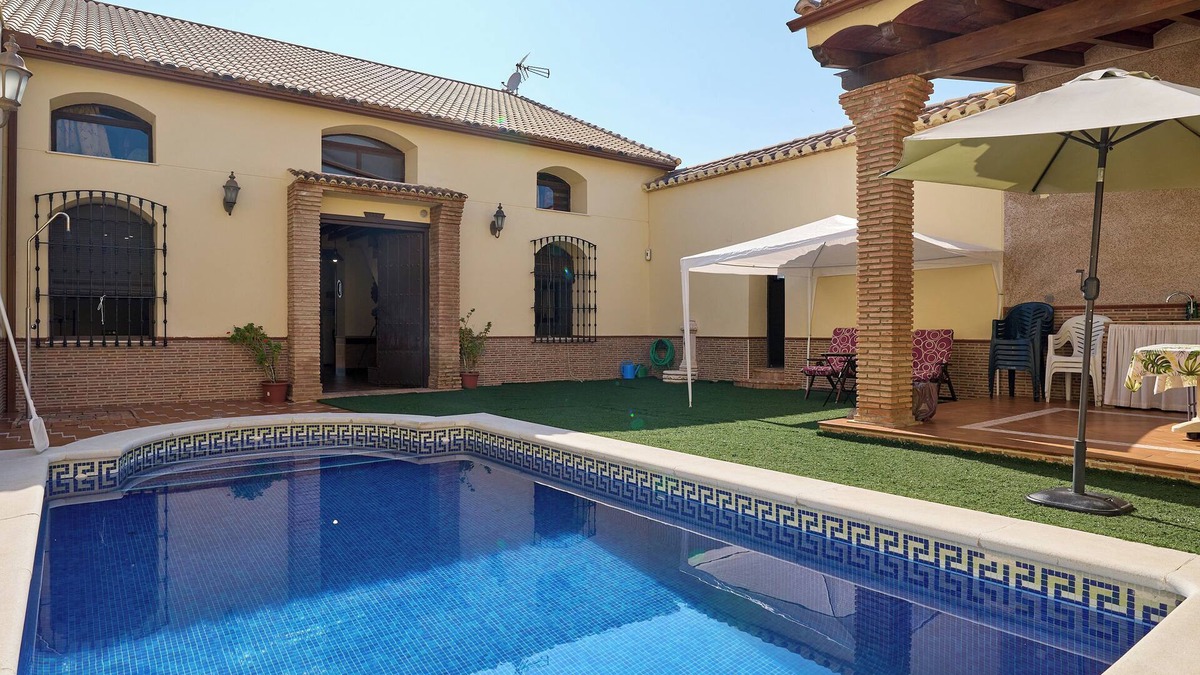 Montilla House | Country House 'Santa Fe' with Private Pool, Wi-Fi and Air Conditioning