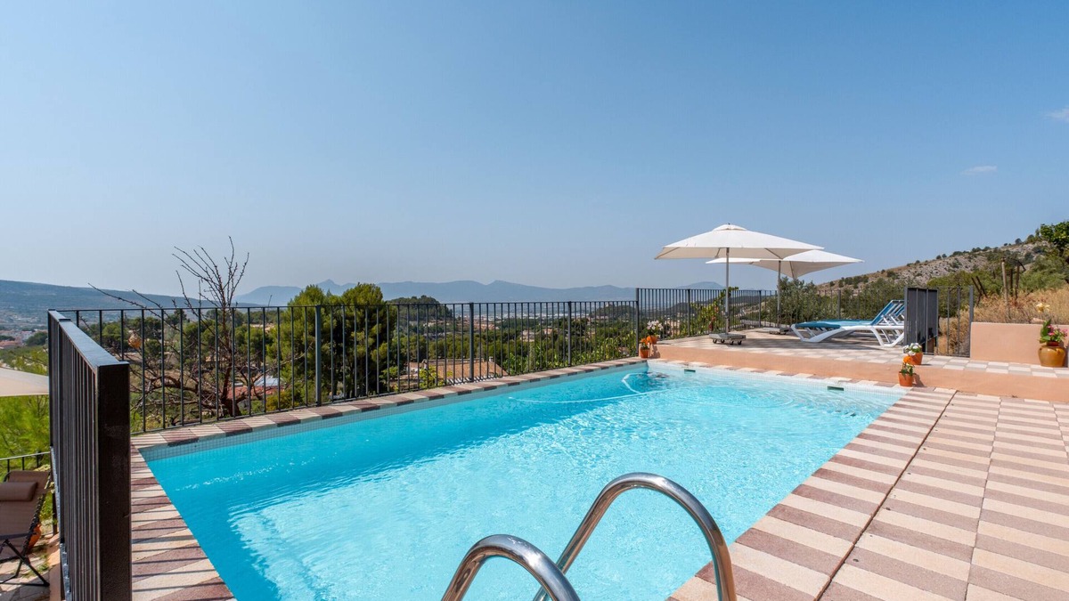 Ibi House | Country House 'Sol' with Mountain View, Shared Pool and Wi-Fi