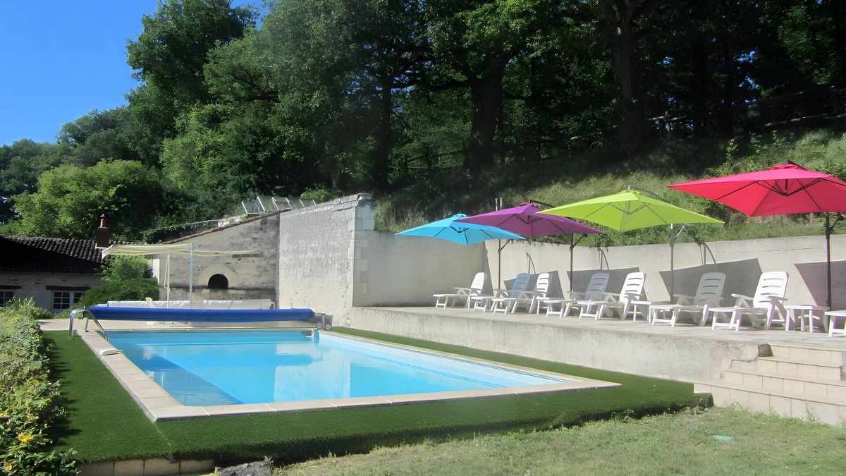 Mondion House | Country House 'Vallon' with Shared Pool, Private Terrace and Wi-Fi