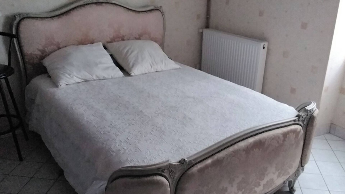 Le Chatelet House | Country house with nearby shops, swimming pool and beautiful garden
