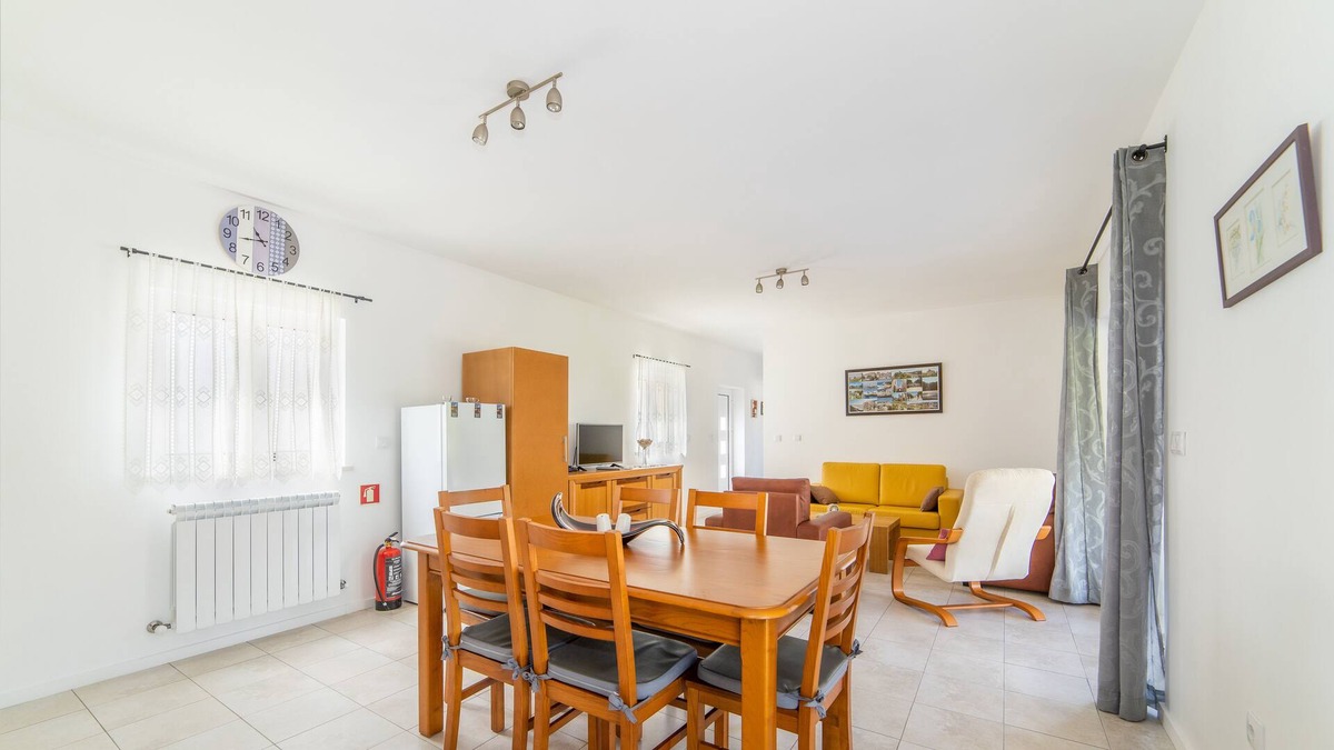 Cantanhede Apartment | Country house with swimming pool and orange grove, ideal for peaceful holidays.