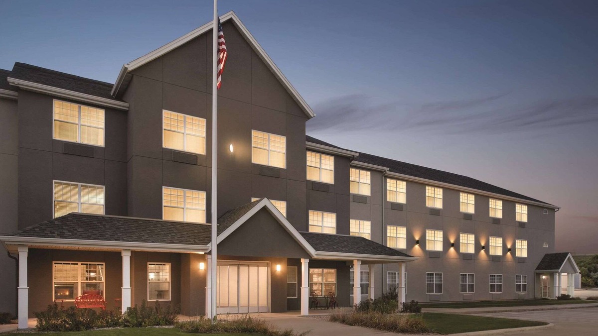 Cedar Falls Hotel | Country Inn & Suites by Radisson, Cedar Falls, IA