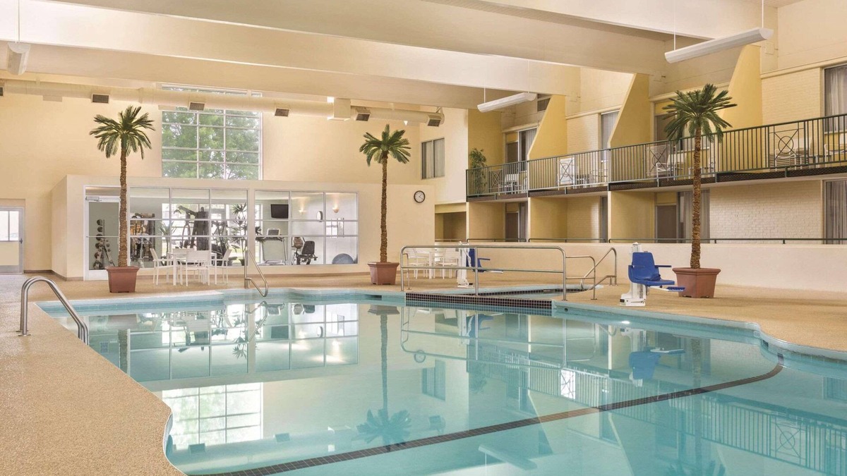 Fergus Falls Hotel | Country Inn & Suites by Radisson, Fergus Falls, MN
