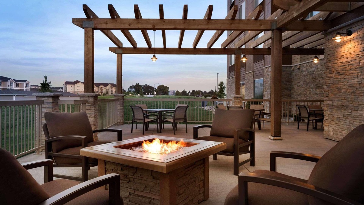Indianola Hotel | Country Inn & Suites by Radisson, Indianola, IA