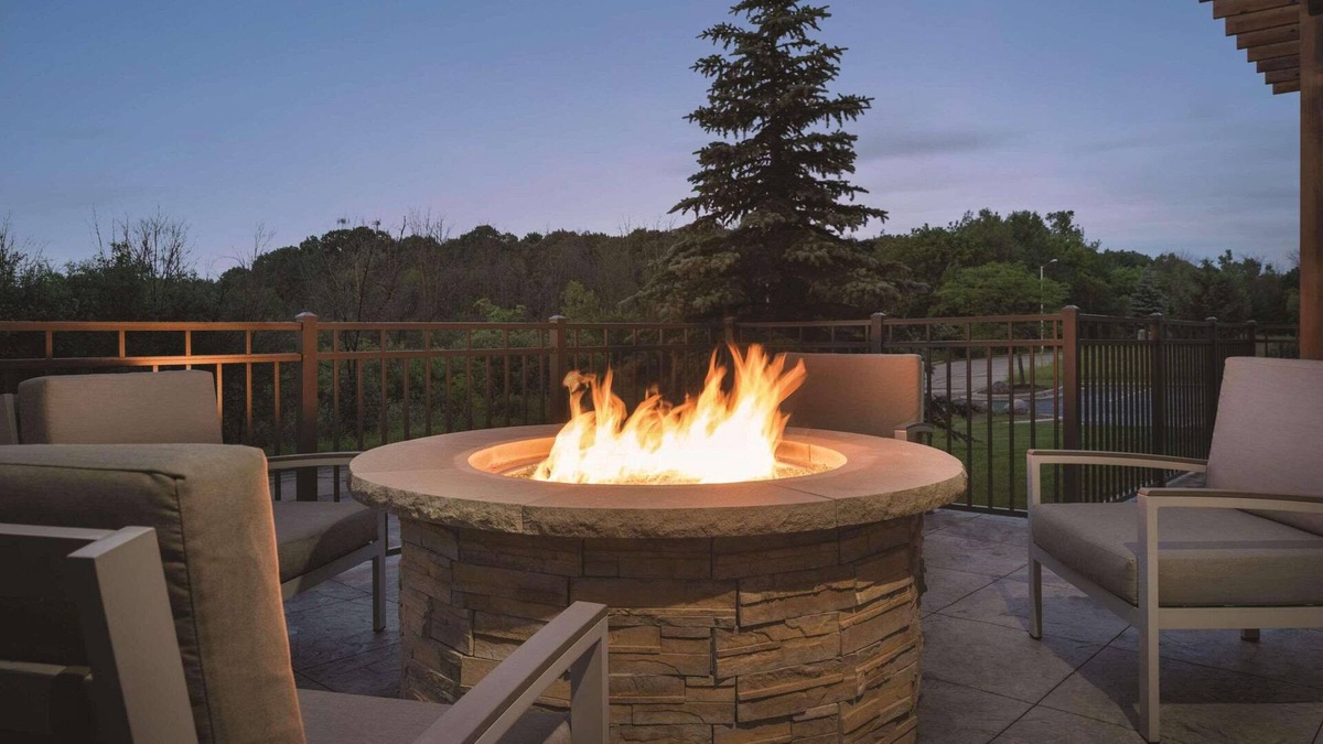 West Bend Hotel | Country Inn & Suites by Radisson, West Bend, WI