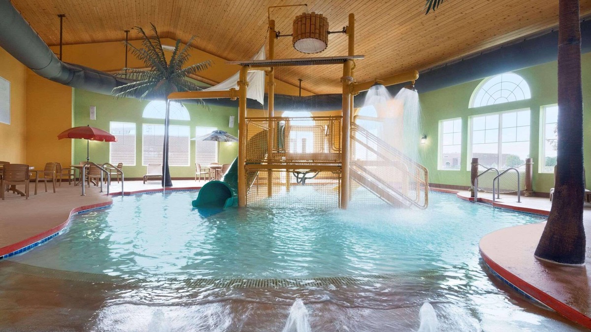 Little Chute Hotel | Country Inn & Suites by Radisson, Appleton North, WI