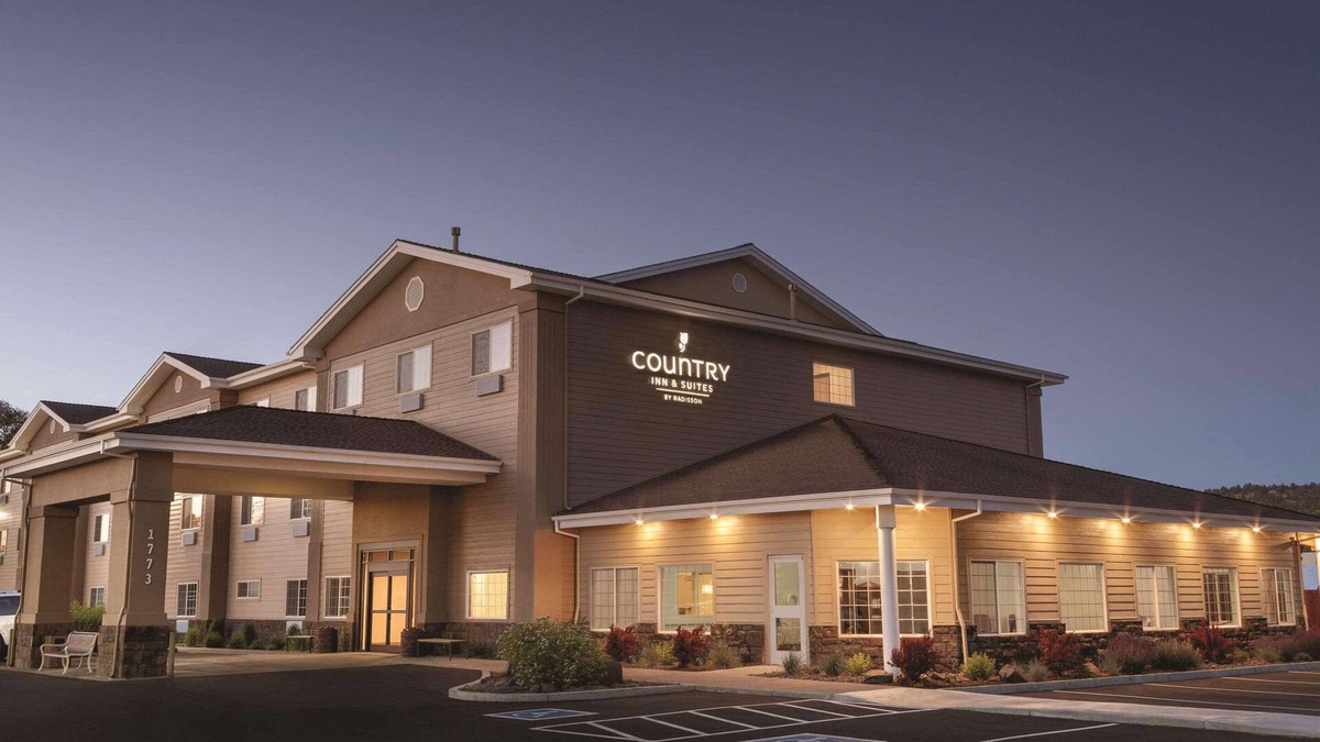 Prineville Hotel | Country Inn & Suites by Radisson, Prineville, OR