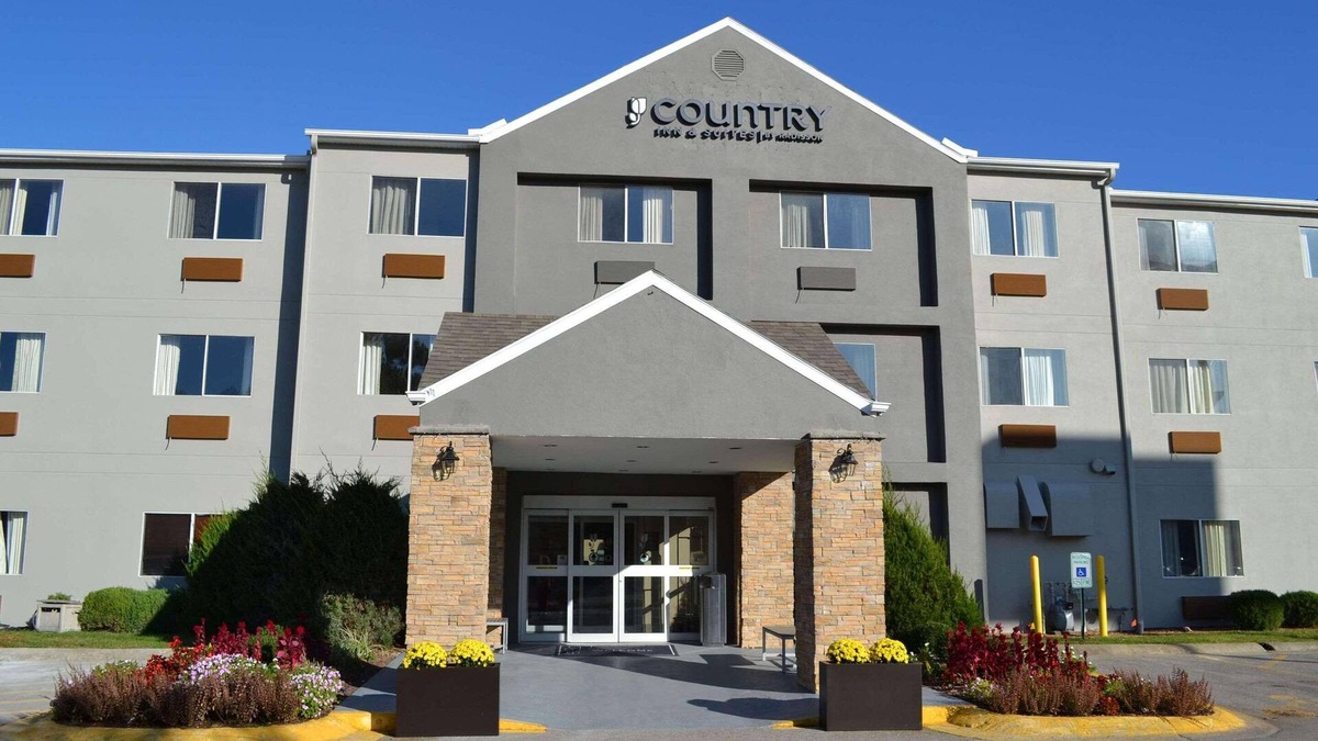 Fairview Heights Hotel | Country Inn & Suites by Radisson, Fairview Heights, IL