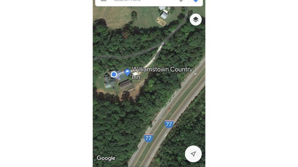Williamstown House | Country Inn with 90 ft porch
