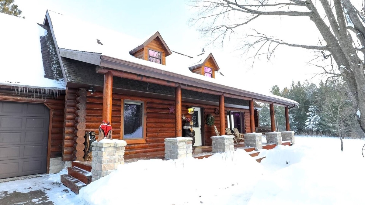 Sault Ste. Marie House | Country Living Custom Built Log Home with Hot Tub and Sauna