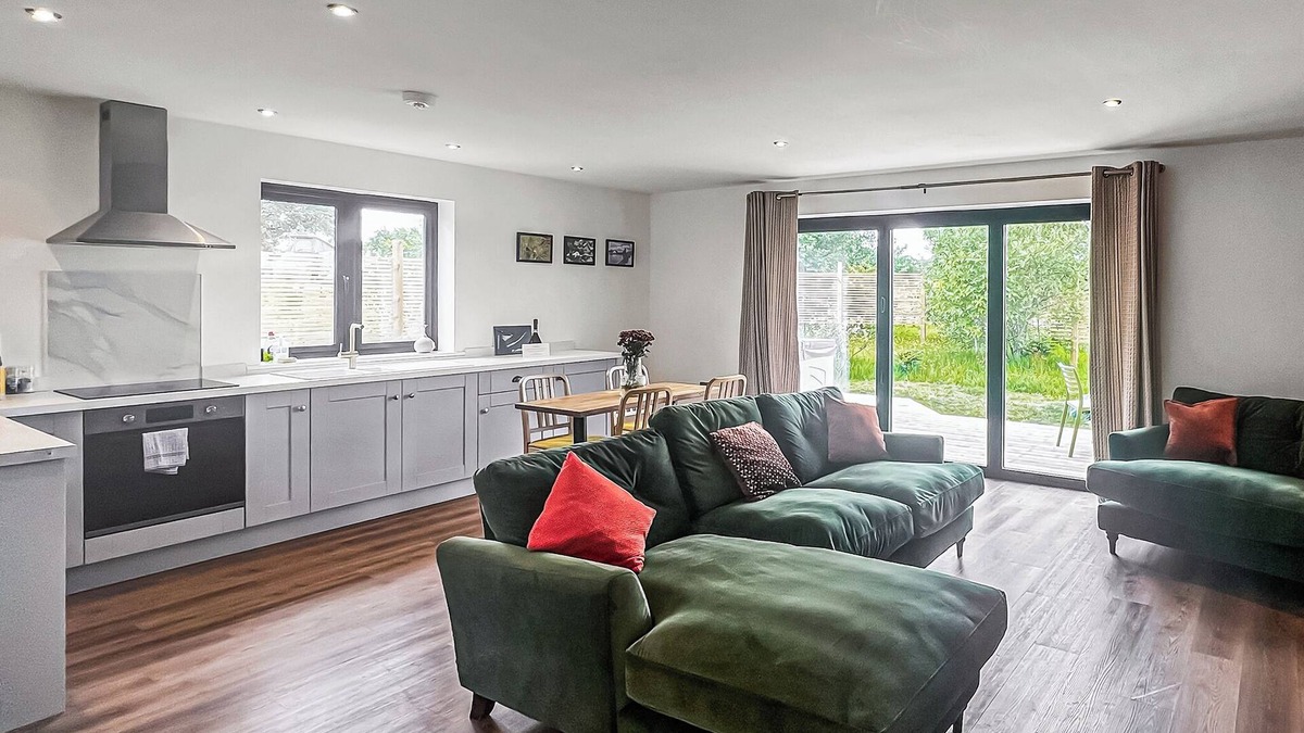 Attleborough Ski Chalet | Country Lodge Deluxe