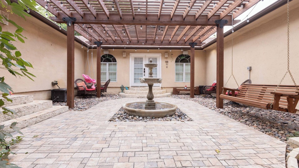 South Arlington House | Country Oasis in the City