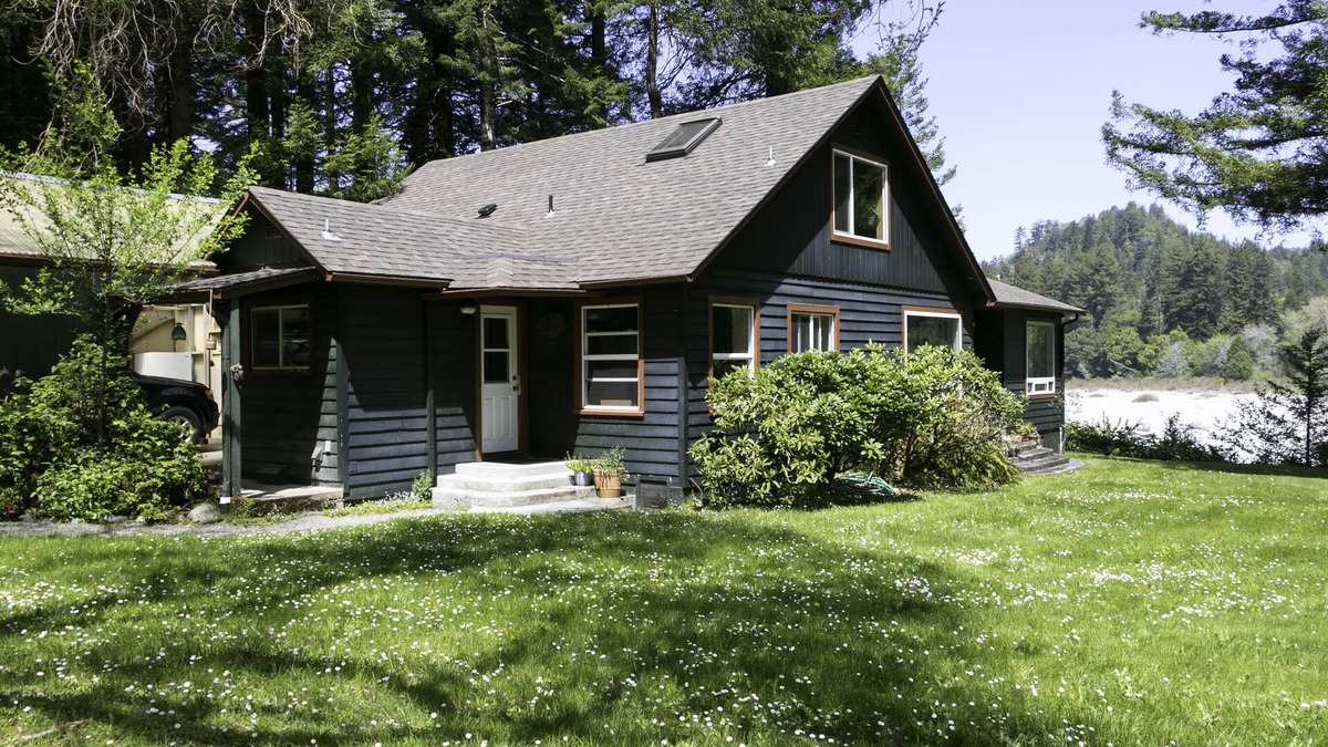 Crescent City House | Country Redwood Home With Remarkable Smith River Views