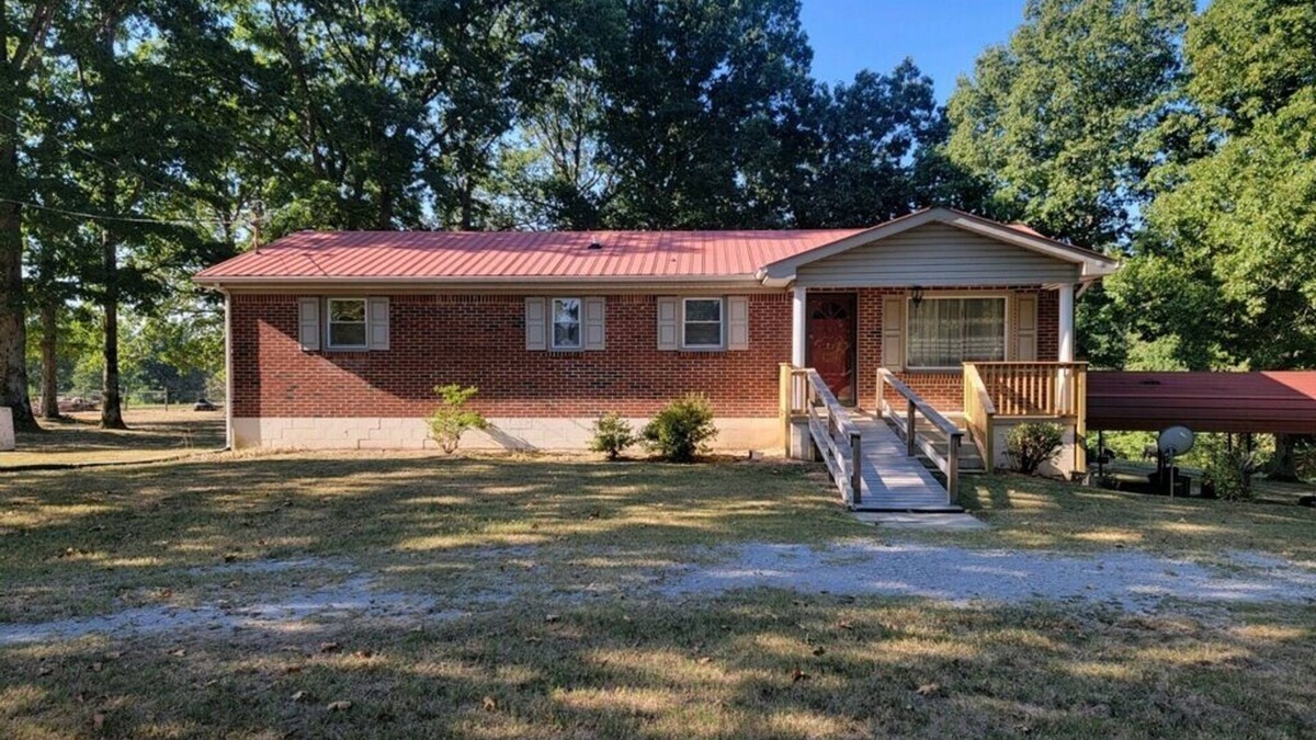 Hickman Other | Country Retreat Farmhouse close to fishing lakes and a scenic parkway