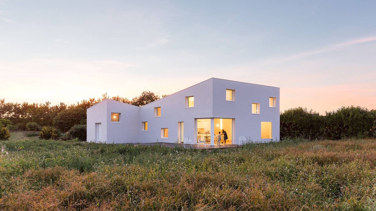 Loctudy House | Country Side by the sea. The countryside by the sea in a contemporary house.