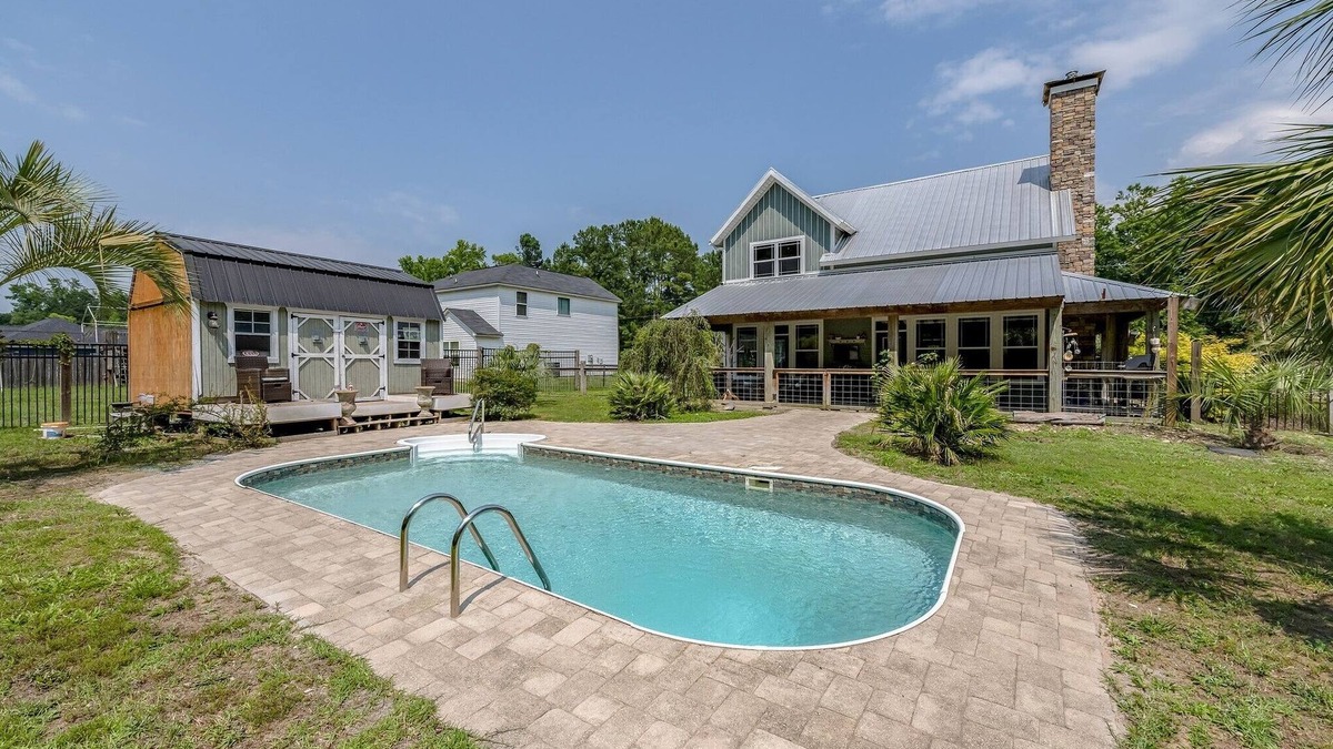 Longs House | Country Solitude close to the Beach by RedAwning