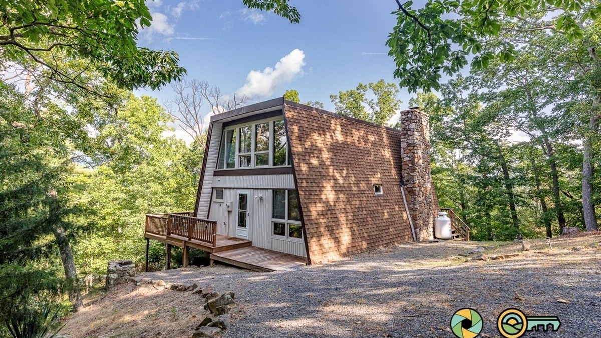 Mount Jackson Cabin | Country Squire Cabin - private 180 degree mountain views!