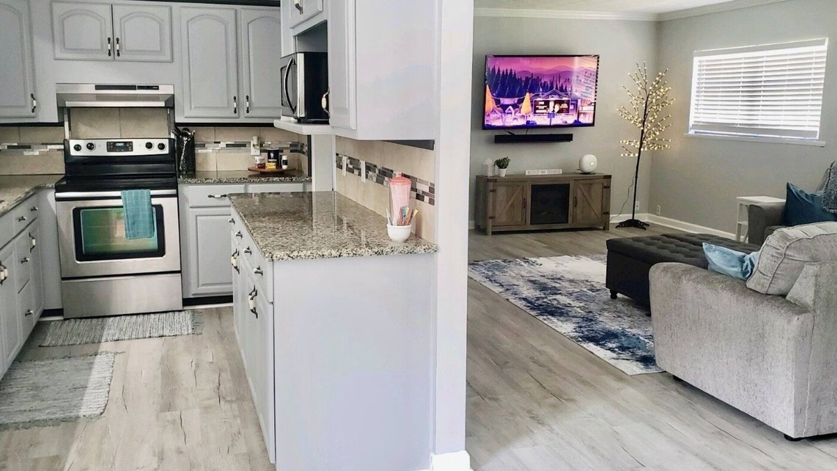 Ebro House | Country Sunshine ~ Updated House w/Private Pool