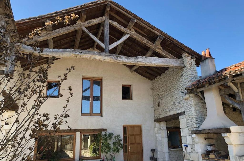Verteillac Villa | Country Villa for 18 Pool Cinema Football Pitch