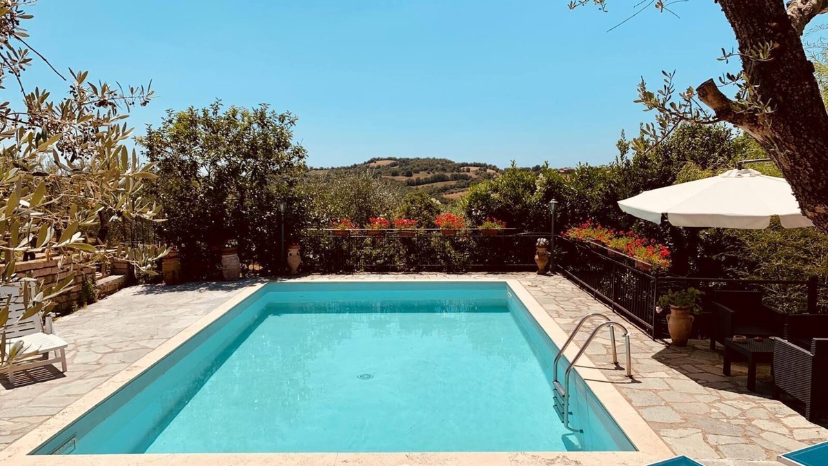 Elmo Villa | Country villa with swimming pool large garden and panoramic view of the hills