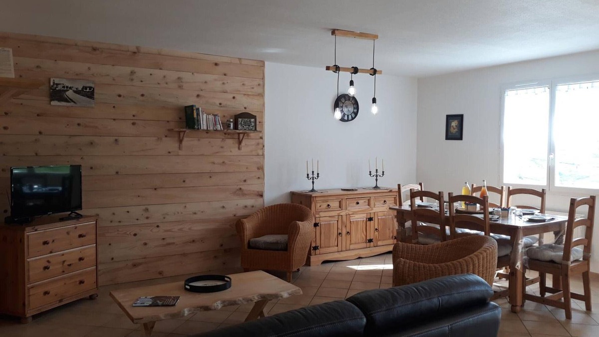 Saint-Romain-en-Jarez Cottage | Countryside cottage with garden and children's games, near Pilat Park