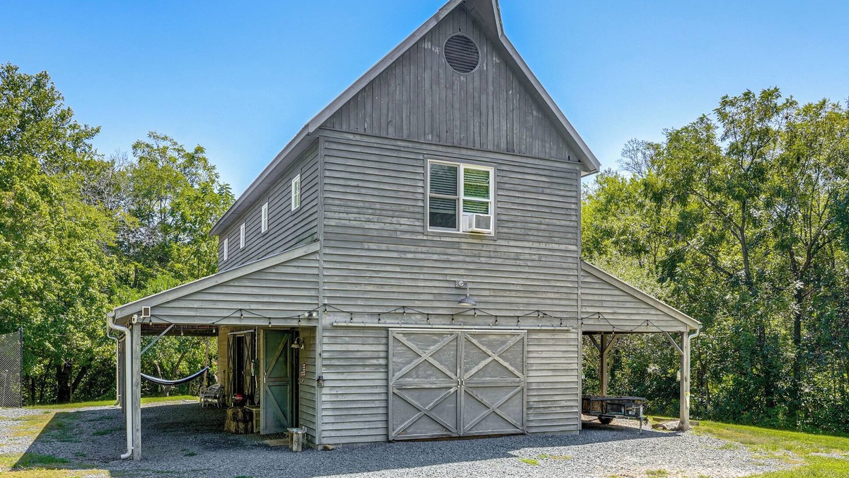 Louisa Cabin | Countryside Barndominium in Virginia w/Patio