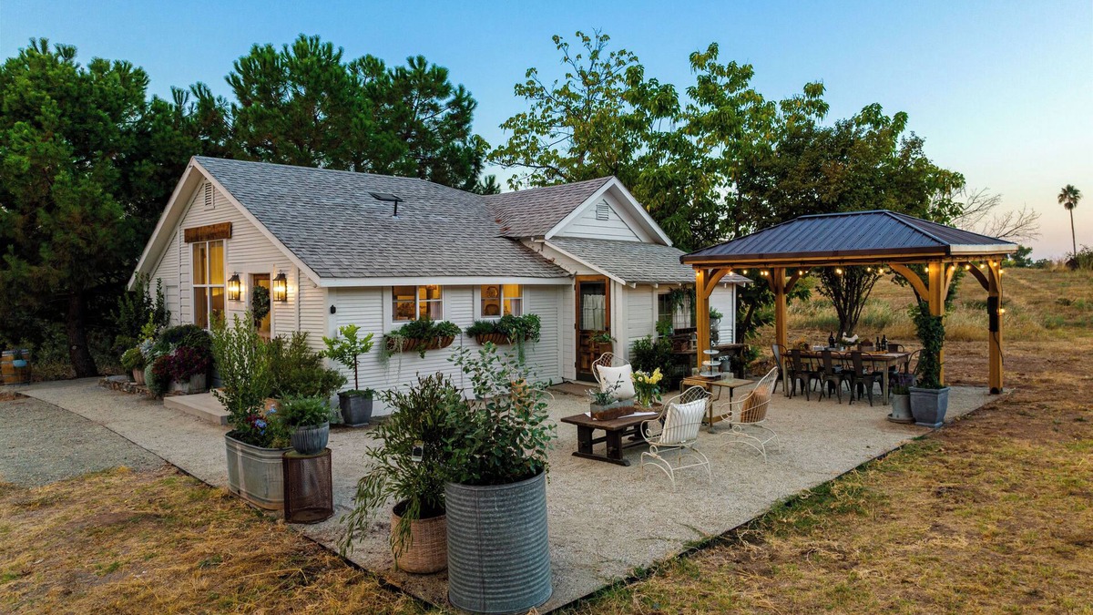 Newcastle House | Countryside Cottage