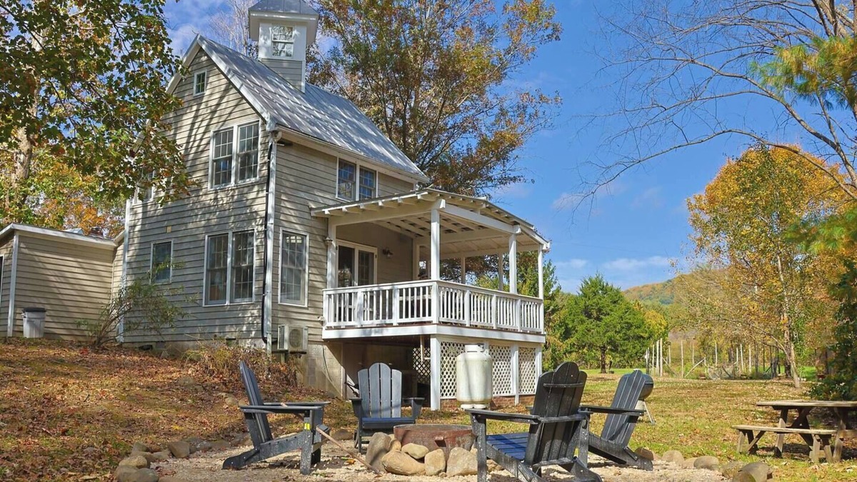 Etlan Cottage | COUNTRYSIDE GETAWAY: Two bedroom cottage in Sperryville near Old Rag Mtn.