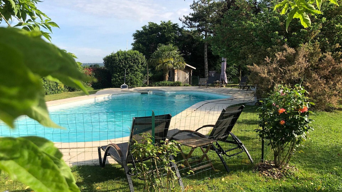 Solesmes Bed & Breakfast | Countryside Retreat with Pool Near Solesmes Abbey
