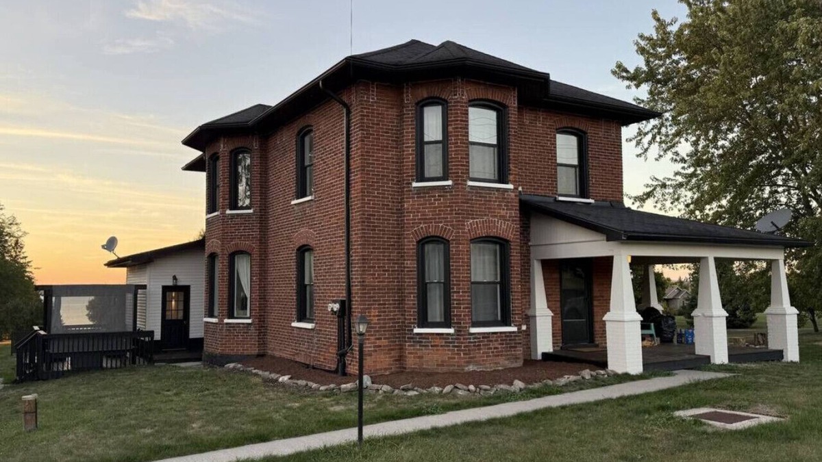 Carrying Place House | County Cove: Newly Renovated Century Home
