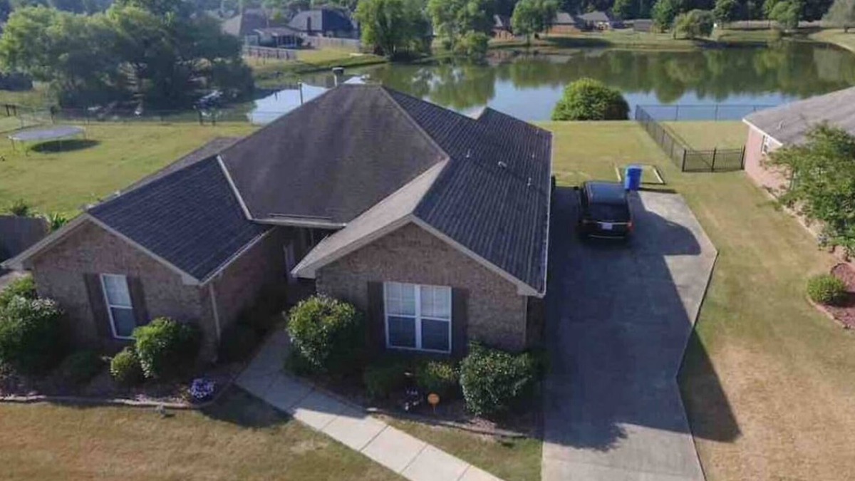 Prattville House | County Road, Country Setting, Close to Everything!