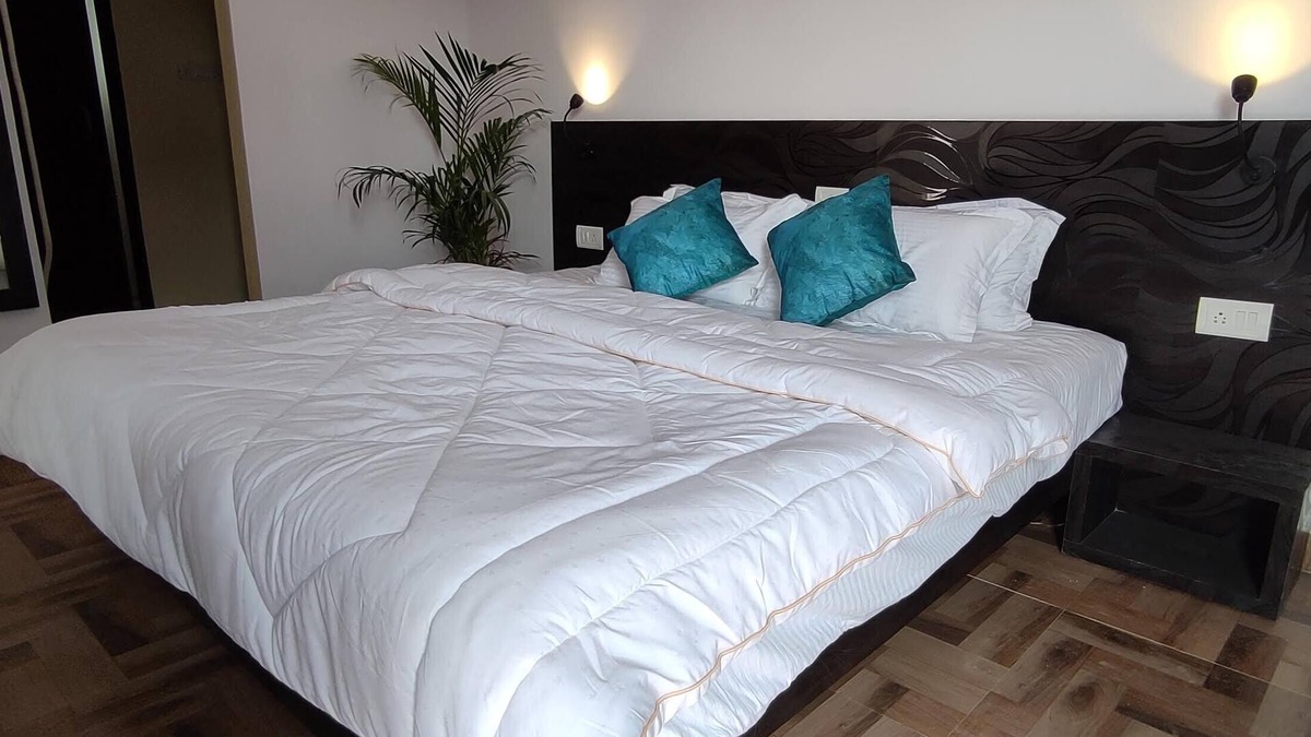 Lucknow Villa | Couple Friendly, Cozy N Silent BR, 5 Mins Walk from Joggers Park