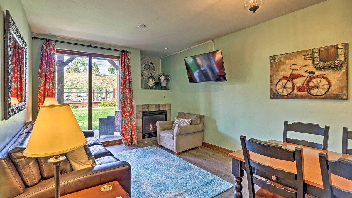 The Highlands Condo | Couple's Ski Condo: 1 Mi to Breckenridge Golf Club
