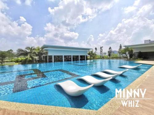 Kampung Bukit Dukong Apartment | Couple Suite Trader Garden Pool View #16