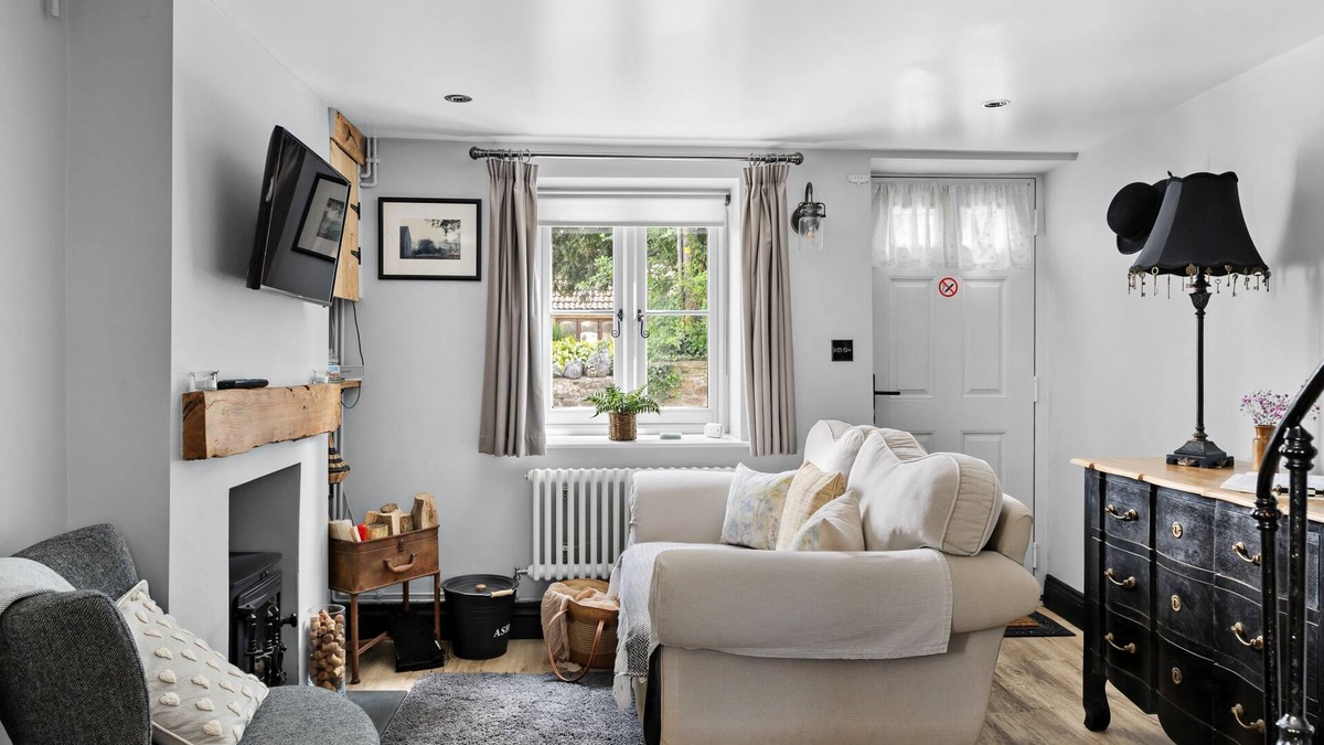 Wedmore Cottage | Couples Cottage Wedmore - Pet Friendly - Free parking and WiFi