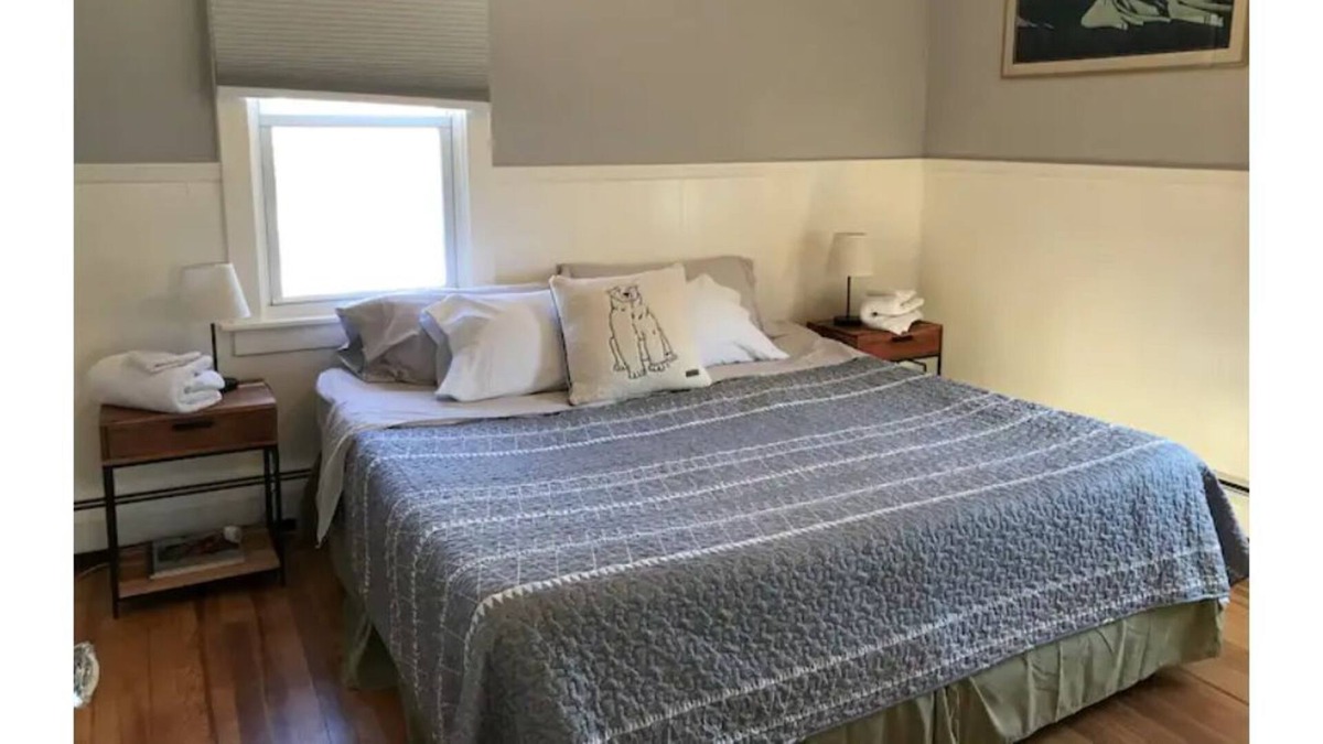 Moylan Apartment | Couples getaway w/ KING bed 5 min to Main St Media