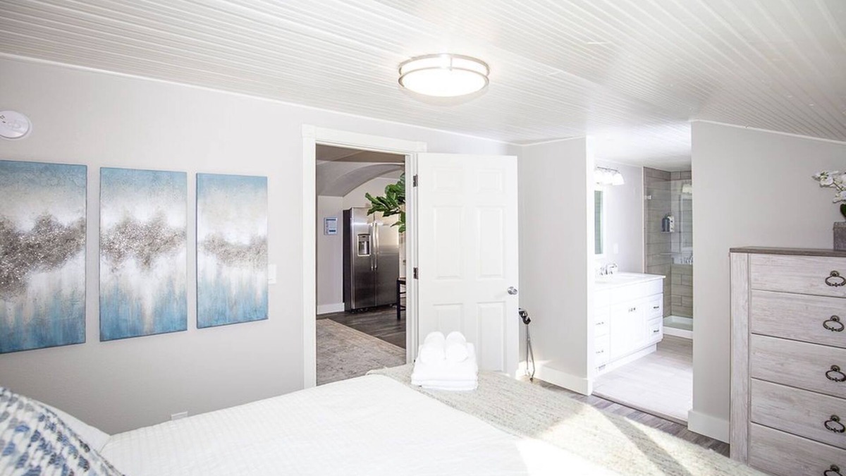 Greeley Apartment | Couples Getaway | Walk to Unc | Free Cruiser Bikes
