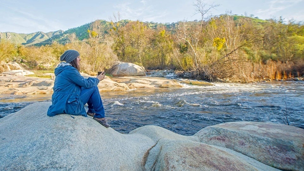 Three Rivers Apartment | Couples Retreat at The Sequoia Charm Suite w/River Access- 5 Minutes to Sequoia!