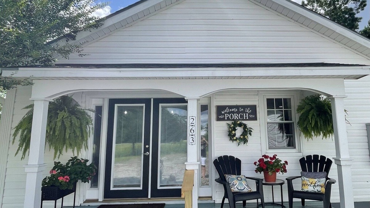 Core Creek Cottage | Couples retreat! Enjoy this newly remodeled hidden gem.
