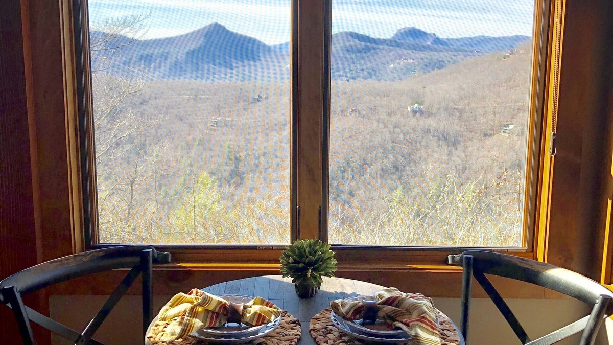 Sapphire House | Couples Retreat with breathtaking mountain views!
