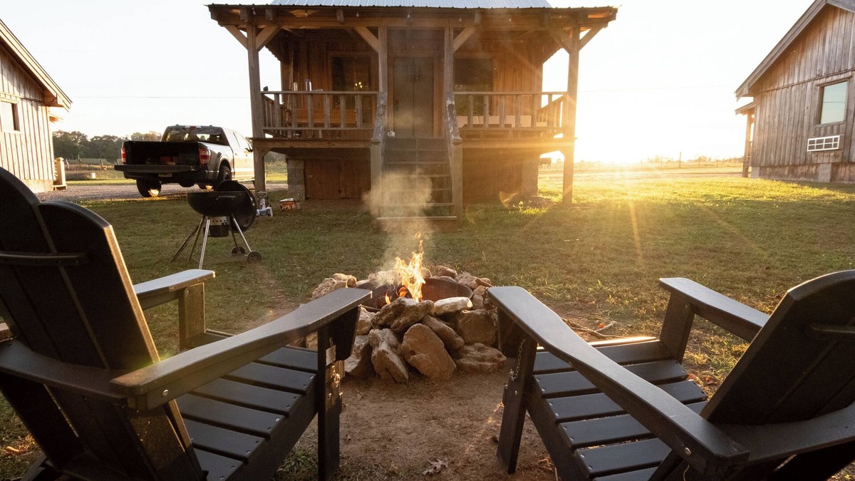 Smithville Cabin | CouplesRelaxingCreeksideTinyCabin near CenterHillLake & RockIslandStatePark
