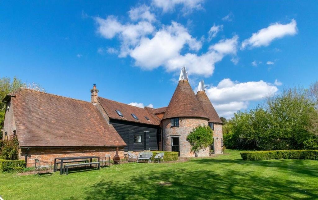 Warbleton House | Court Lodge Oast