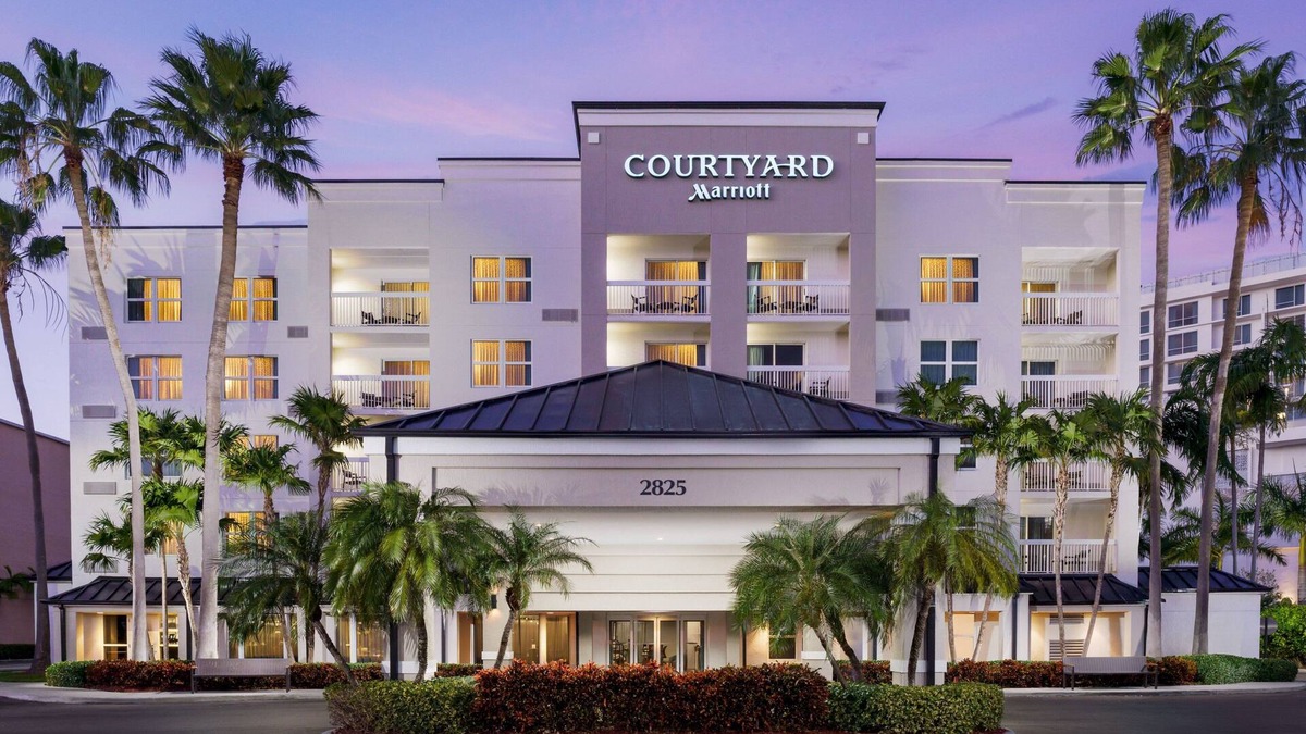 Aventura Hotel | Courtyard by Marriott Aventura Mall