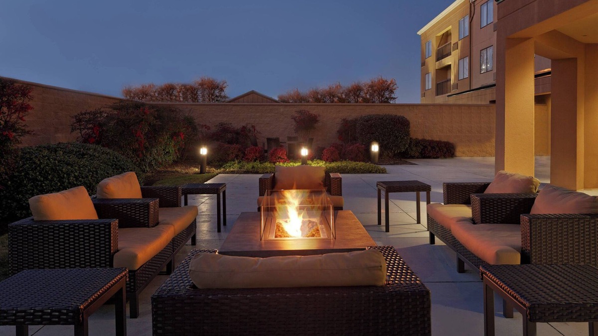 Greenbrier East Hotel | Courtyard by Marriott Chesapeake