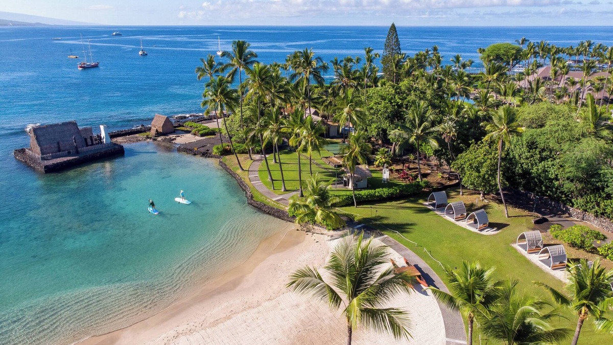 Historic Kailua Village Hotel | Courtyard by Marriott King Kamehameha's Kona Beach Hotel