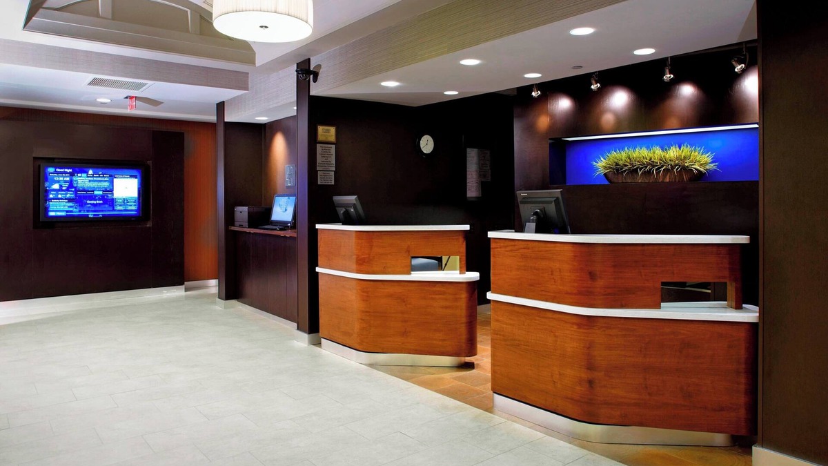 Newark Hotel | Courtyard by Marriott Newark Granville