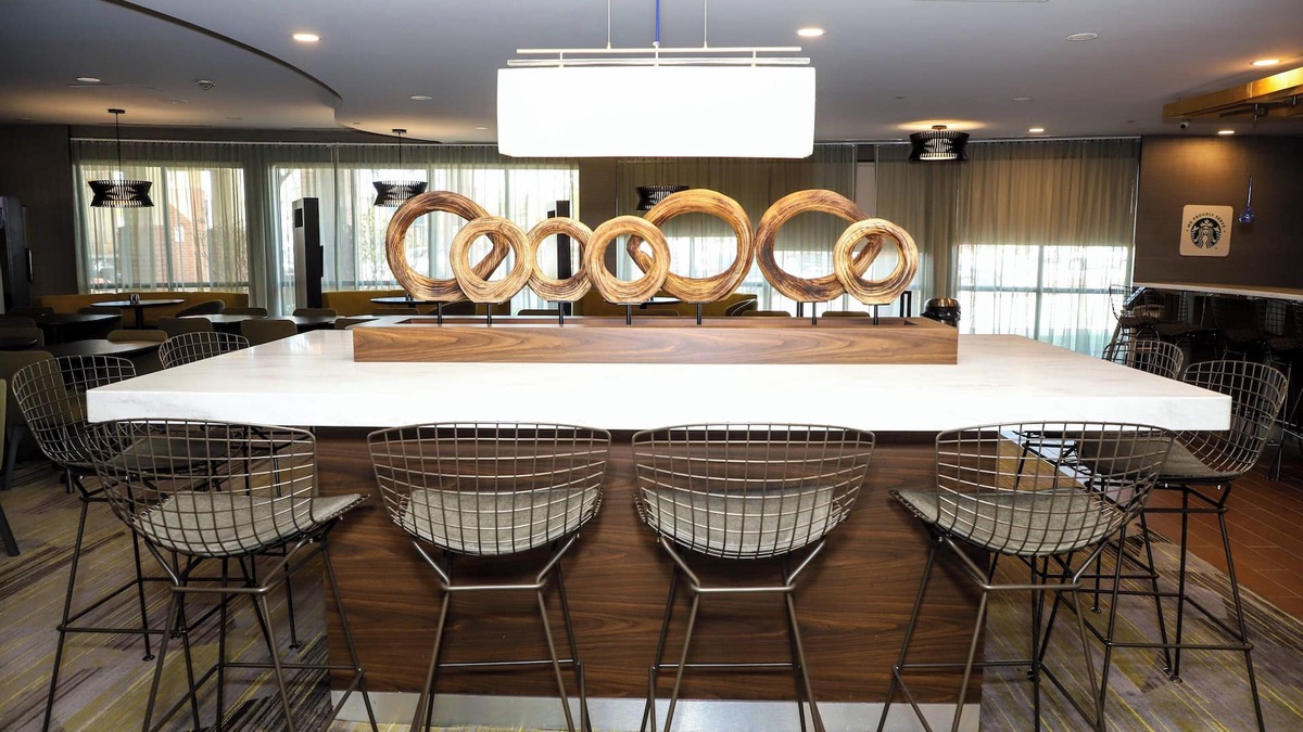 Steeles Industrial Hotel | Courtyard by Marriott Toronto Brampton