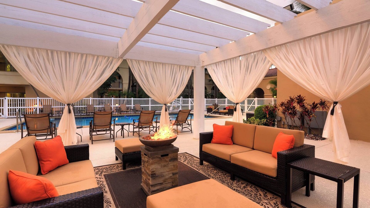 Survey Creek Hotel | Courtyard by Marriott Fort Lauderdale North/Cypress Creek