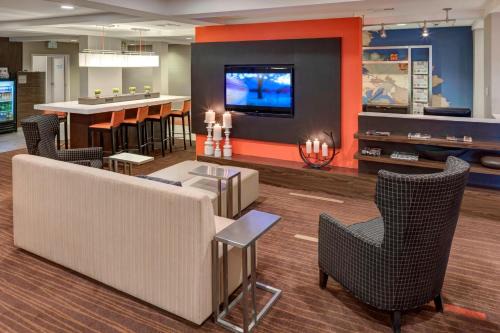 Greenwich Hotel | Courtyard by Marriott Wichita East